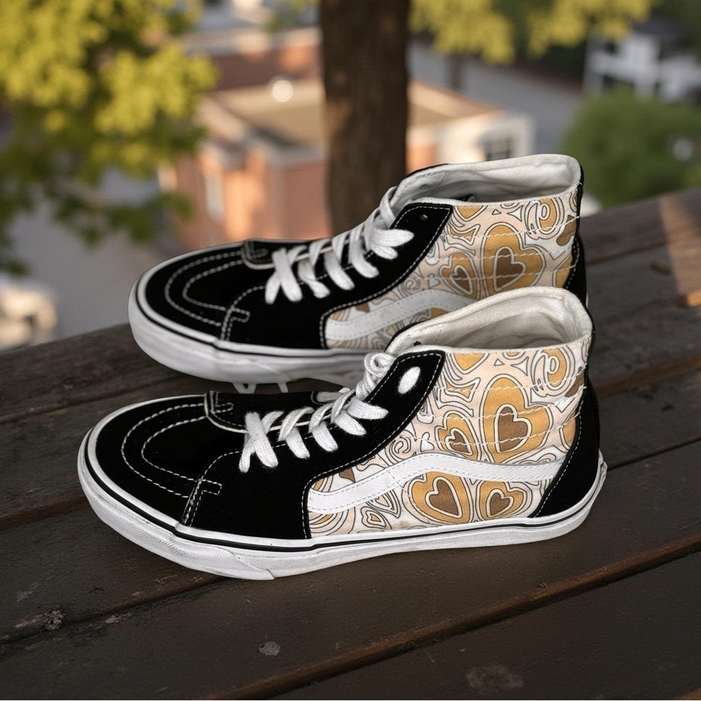 VANS HI-Top,butter yellow Hearts,white,Black
 Suede Shoe Mens 8.5 EUC